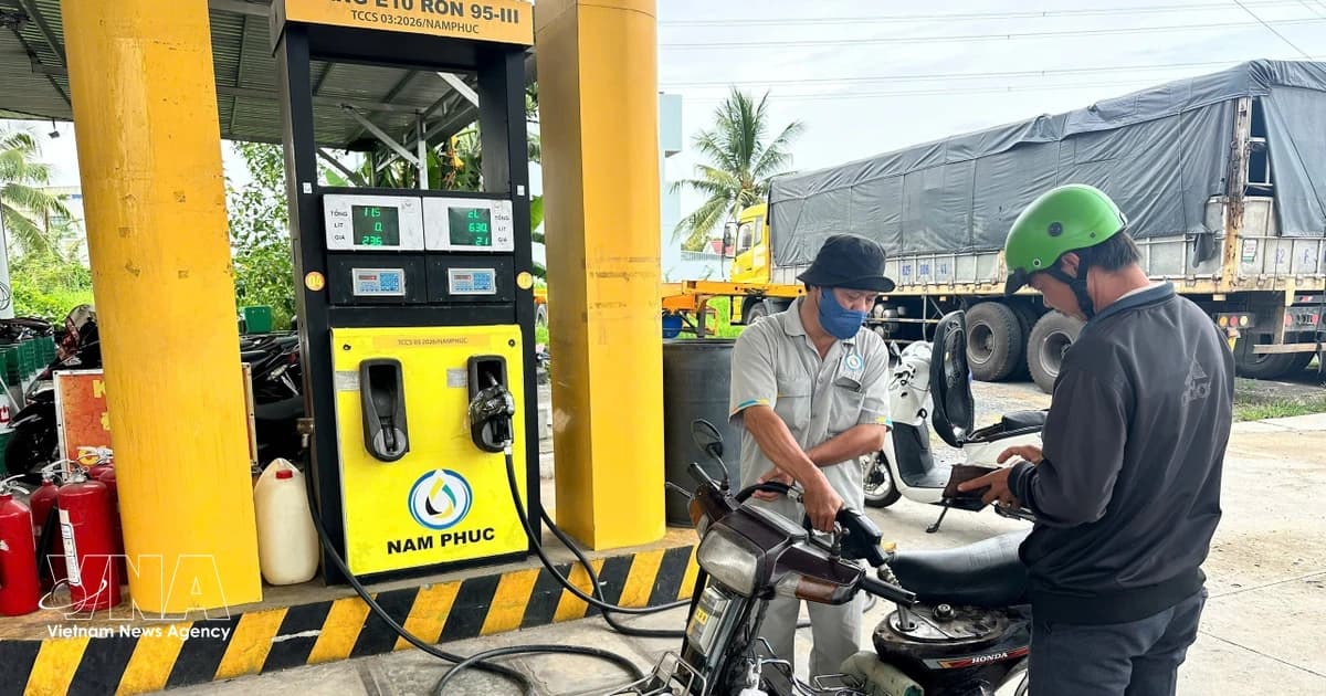 Petrol retail prices revised down from 15:00 on October 15
