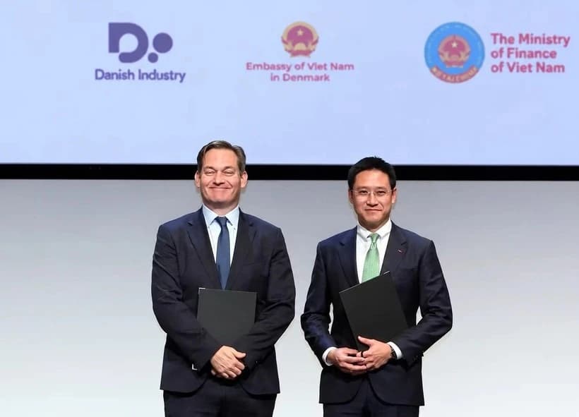 VinaCapital, A.P. Moller Capital sign MoU to target Viet Nam logistics
