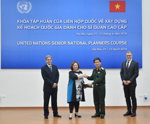 UN training course on national planning wraps up in Hanoi