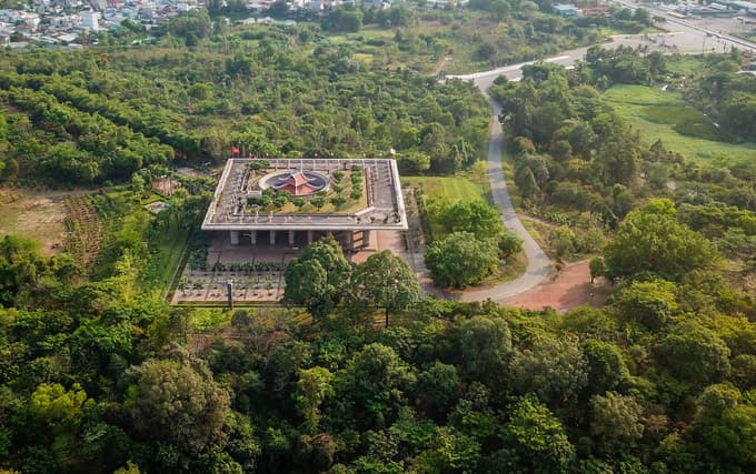 Modern-traditional complex celebrates Hung Kings in southern Vietnam