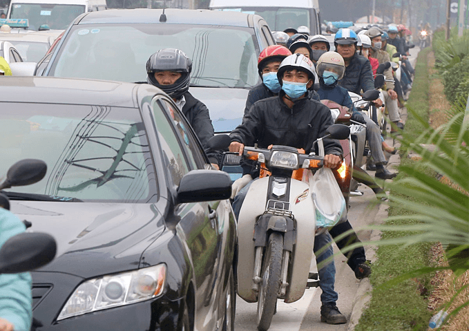 Motorbike ban cannot absolve Hanoi of infrastructure failure