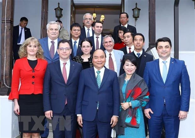 PM Phuc highlights huge potential for broader cooperation with Prahova