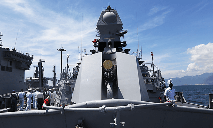 Indian warships dock in central Vietnam