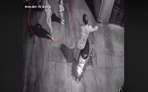 Man caught on film trying to molest young girl in Hanoi alley