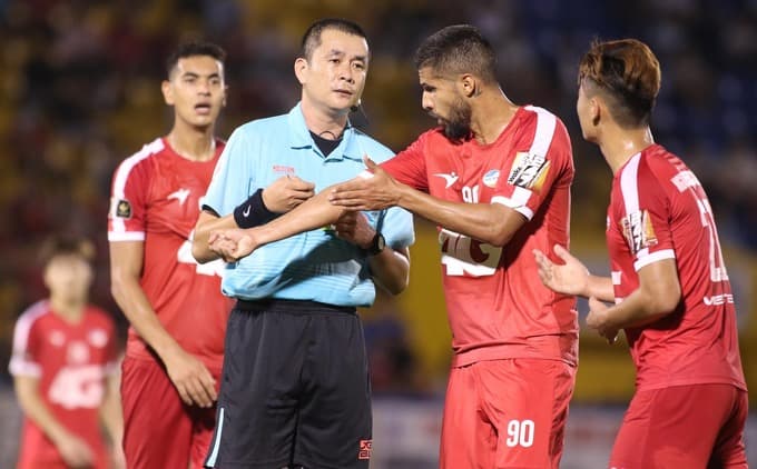 Vietnamese football to use video assistance for refereeing matches