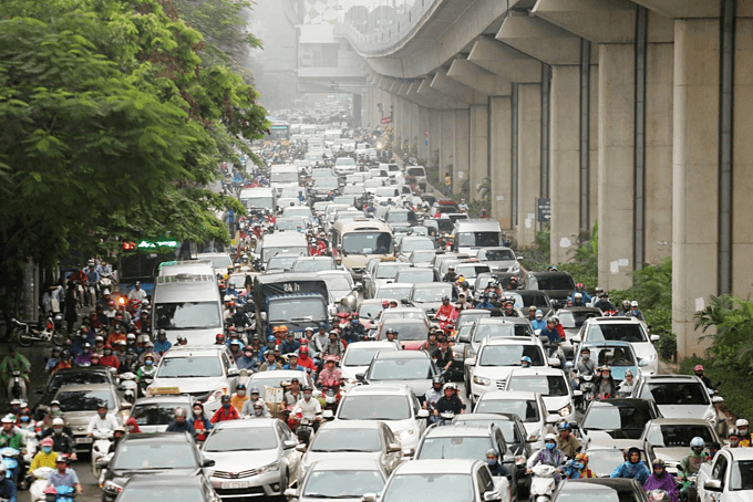 Hanoi streets jam-packed as people return after holidays