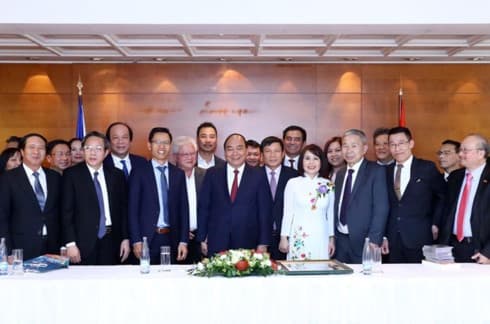 Prime Minister meets overseas Vietnamese in Czech Republic