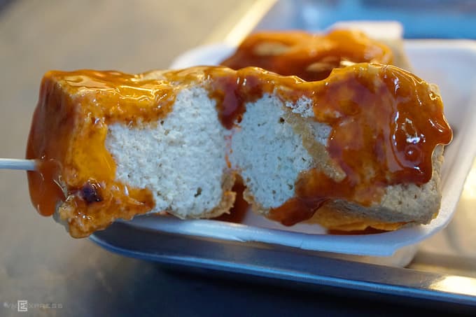 Saigon sidewalk eatery’s popular stinky tofu