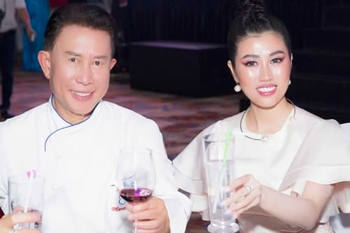 Martin Yan auctions books for Vietnamese charity