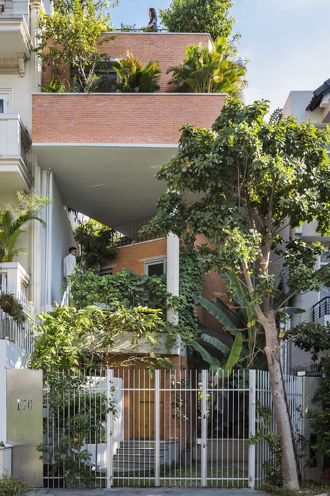 Architects with chutzpah put a pool in Saigon living room