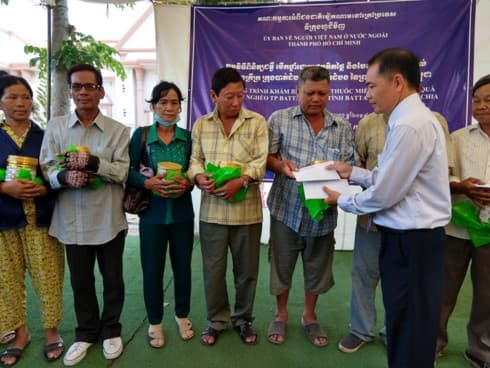 HCM City extends helping hand to the poor in Cambodia