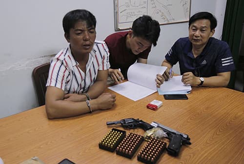 Man arrested for smuggling guns, bullets into HCMC