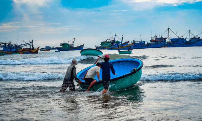 Vietnamese fishermen risk foreign waters intrusion despite EU yellow card