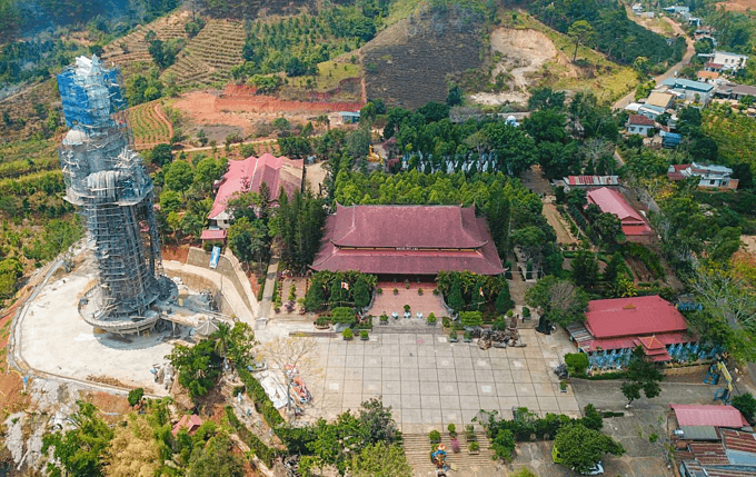 On a hill in Vietnam, 500 compassionate bodhisattvas meditate