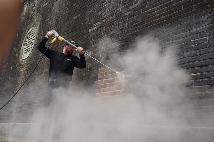 Hue citadel gate regains original colors as high-pressure steam goes to work