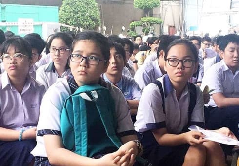 More Vietnamese parents send children abroad for secondary education