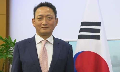 South Korean envoy to Vietnam faces hearing on power abuse allegations