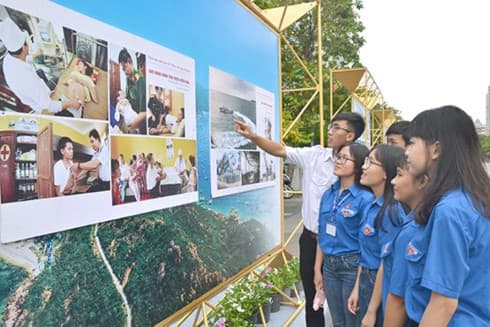 Photos on HCM City’s 44 years of development and integration on display