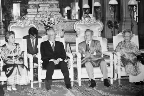 More condolences from abroad over death of former President Le Duc Anh