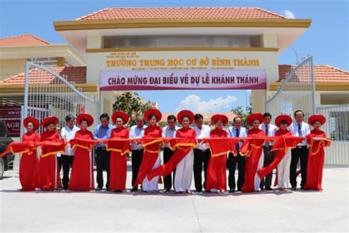 Deputy PM inaugurates secondary school in Long An