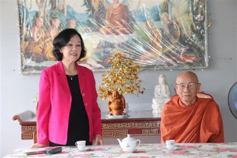 Party official visits Buddhists in southern localities