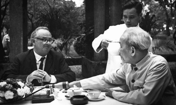 The battle of Dien Bien Phu in a sun helmet