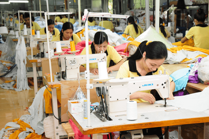 Vietnam cannot continue down low-cost labor path: PM
