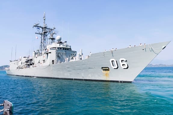 Australian Navy ships start goodwill visit to VN