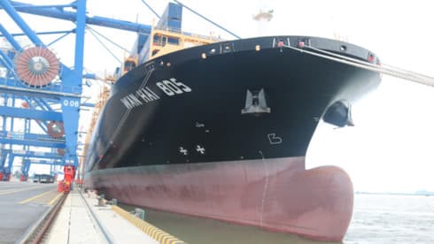 Haiphong international terminal handles largest container line