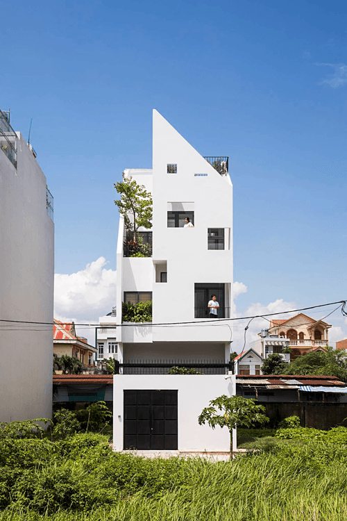 A Saigon house staircase creates friendly spaces