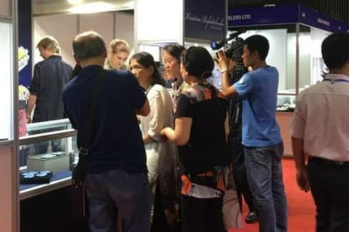 Int’l jewelry and watch firms join HCMC exhibition
