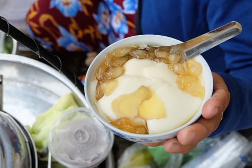 Saigon street vendor adds personal, popular touches to tofu pudding