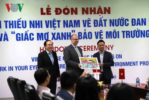 Denmark-hosted painting competition donates entries to hospitals