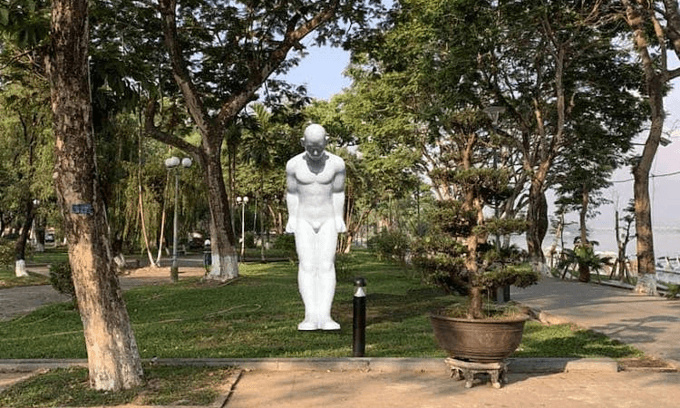 Vietnam province accepts South Korean gift of naked man statue, location an issue