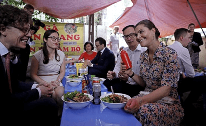 Hanoi alley eatery serves Swedish royalty