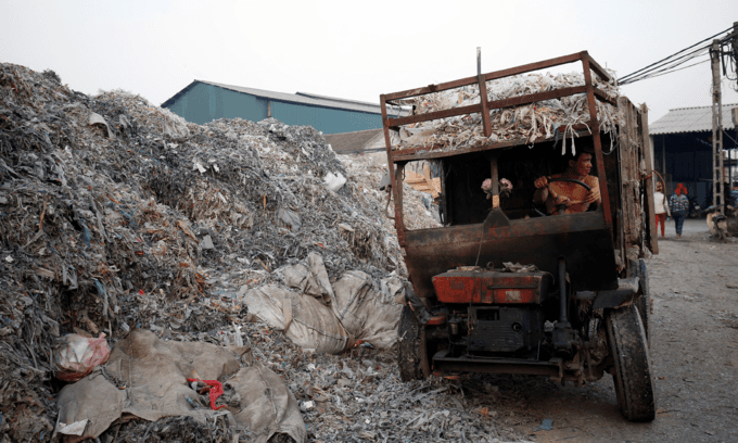 Vietnam struggling to decide how to treat solid waste