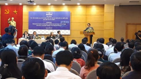 Vietnam urged to further improve administrative procedures