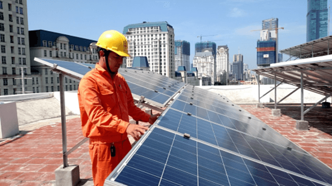 Hanoi pays consumers selling rooftop solar power to grid