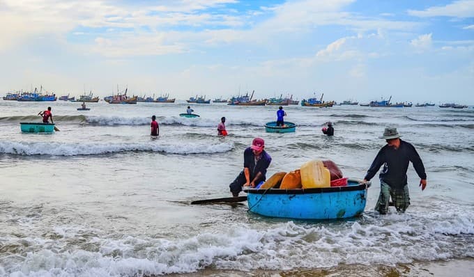 Treat detained fishermen humanely, Vietnam requests Malaysia