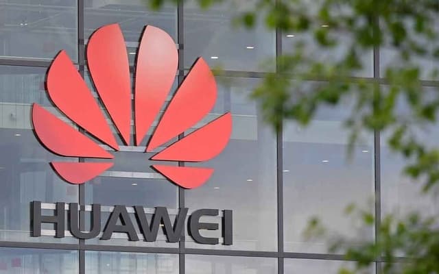 Trump signs order on telecoms, paving the way for possible Huawei ban