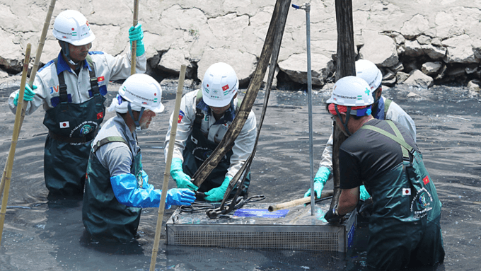 Hanoi begins project to clean highly polluted river with Japanese technology