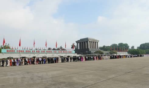 Over 10,000 people visit President Ho Chi Minh’s Mausoleum