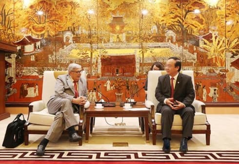 Hanoi seeks France’s experience in clean water, waste treatment