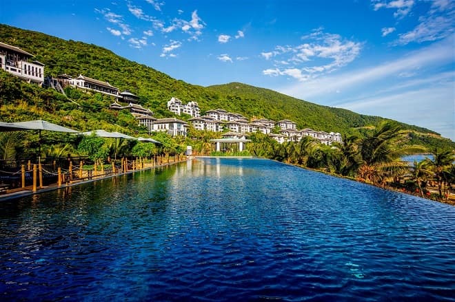 Vietnam makes world sit up with new generation of luxury resorts