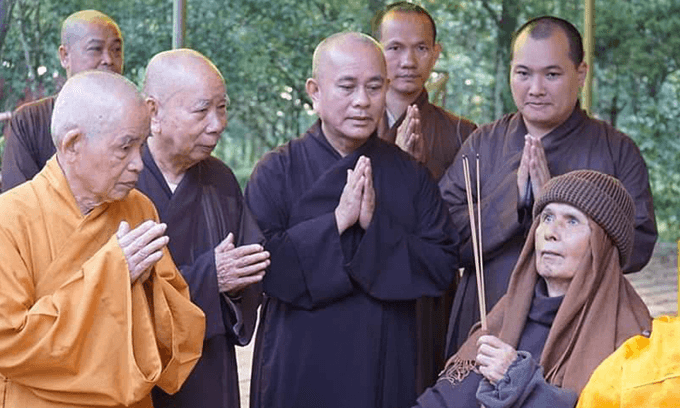 Buddhist monk Thich Nhat Hanh moves back to pagoda after renovation