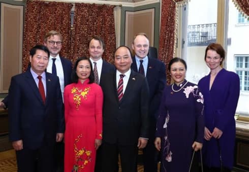 Prime Minister meets Swedish diplomats, experts