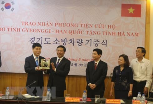 Ha Nam, Gyeonggi provinces discuss ways to boost ties