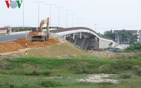 Minister identifies obstacles in build-transfer projects