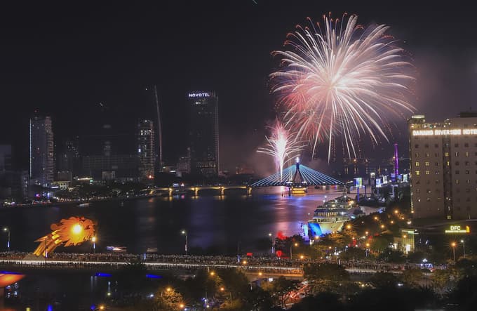Da Nang’s international fireworks festival begins with a bang