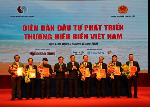 14 deals signed at forum on developing Vietnam sea brands in Bac Lieu